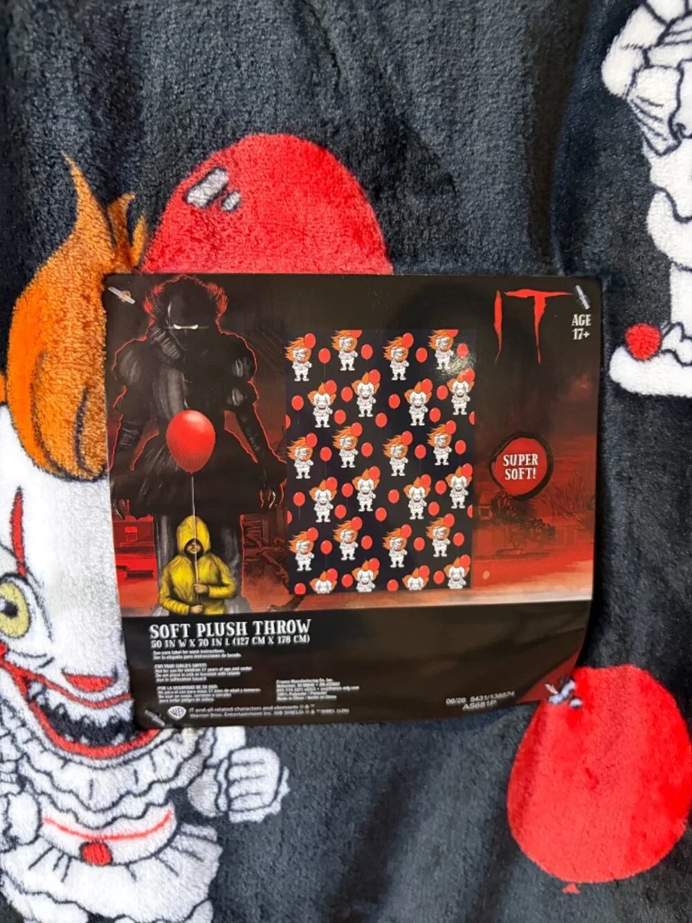 IT Pennywise Horror Soft Plush Throw Blanket 50x70 Red Balloon NWT